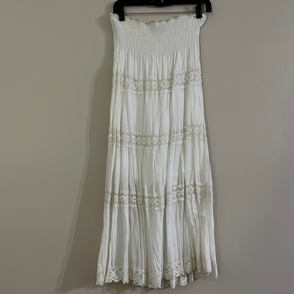 Charlotte Russe Dresses & Skirts - Charlotte Russe ivory smock lace skirt